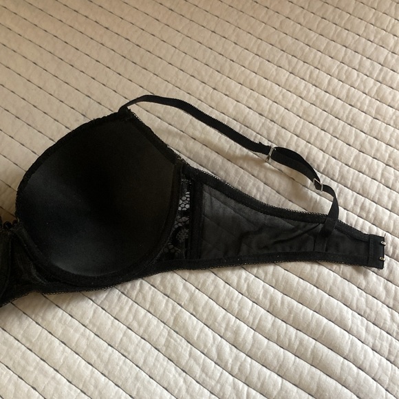 TAHARI 38C black wired padded cup bra in great barely worn preowned condition - Picture 9 of 16